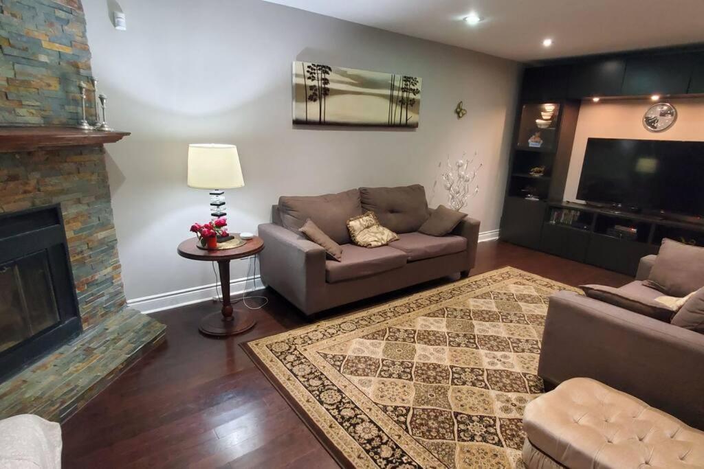 Beautiful House In Mississaugaアパートメント エクステリア 写真