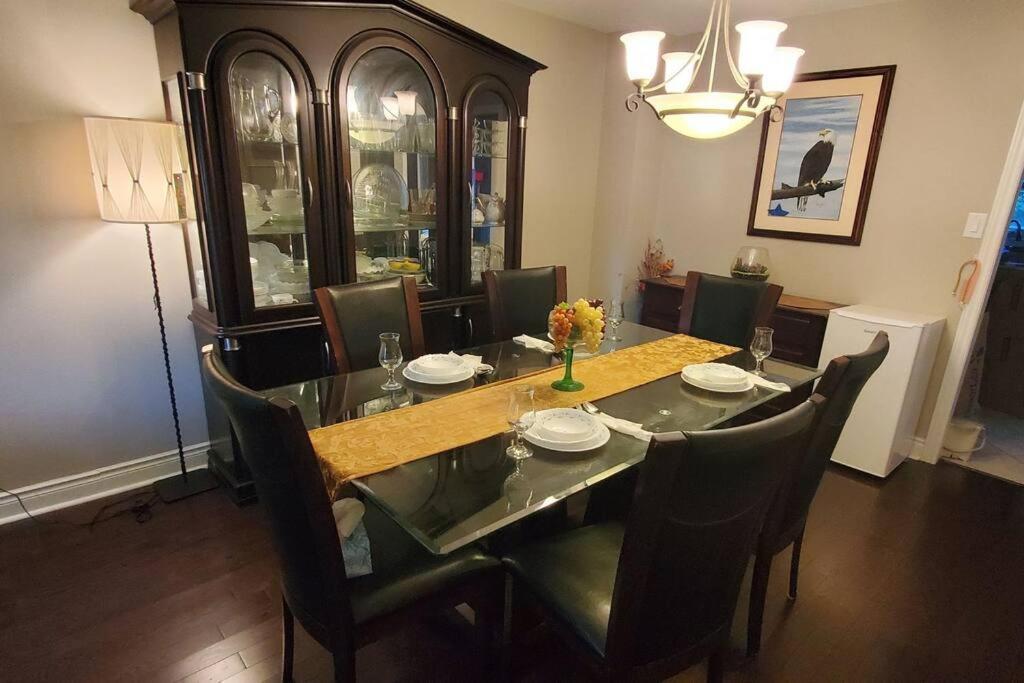 Beautiful House In Mississaugaアパートメント エクステリア 写真